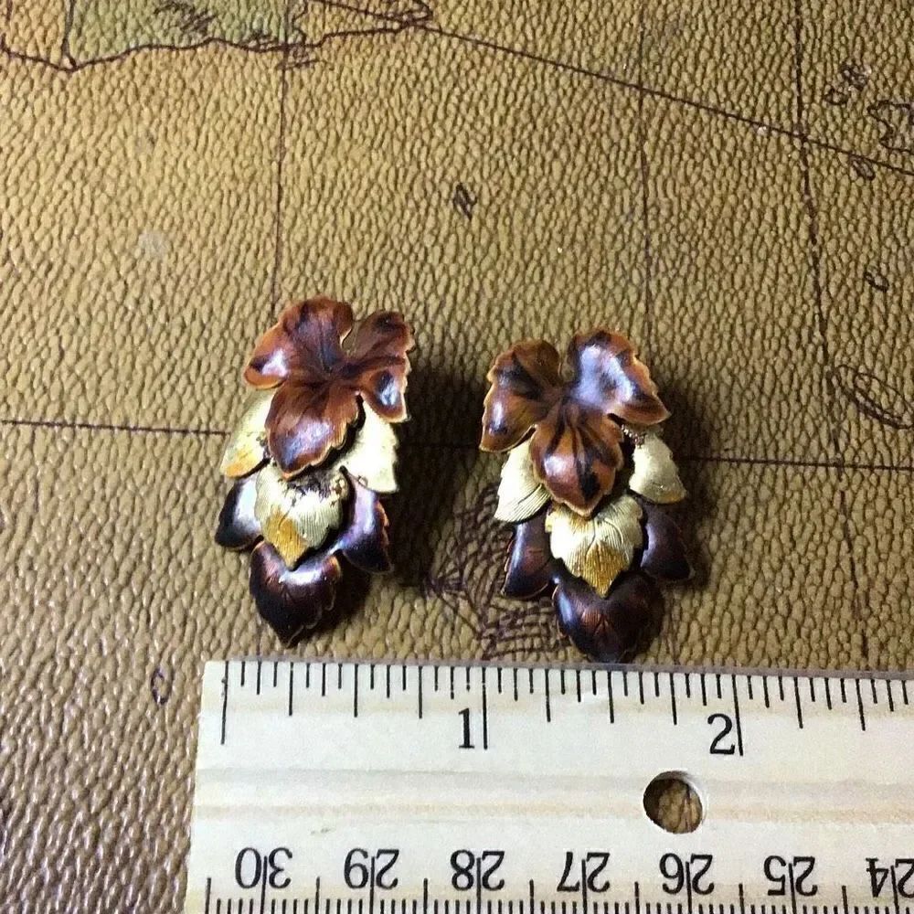 Bearings vintage try to leaf. Earrings 